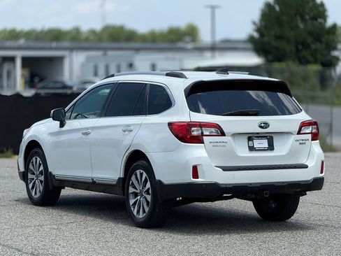 Used 2017 Subaru Outback 3.6R Touring AWD/4WD image 10