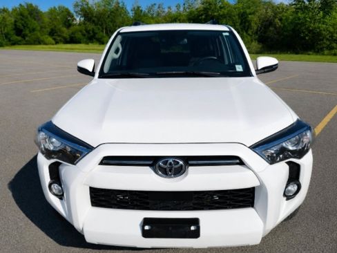 Used 2020 Toyota 4Runner SR5 Premium AWD/4WD image 2