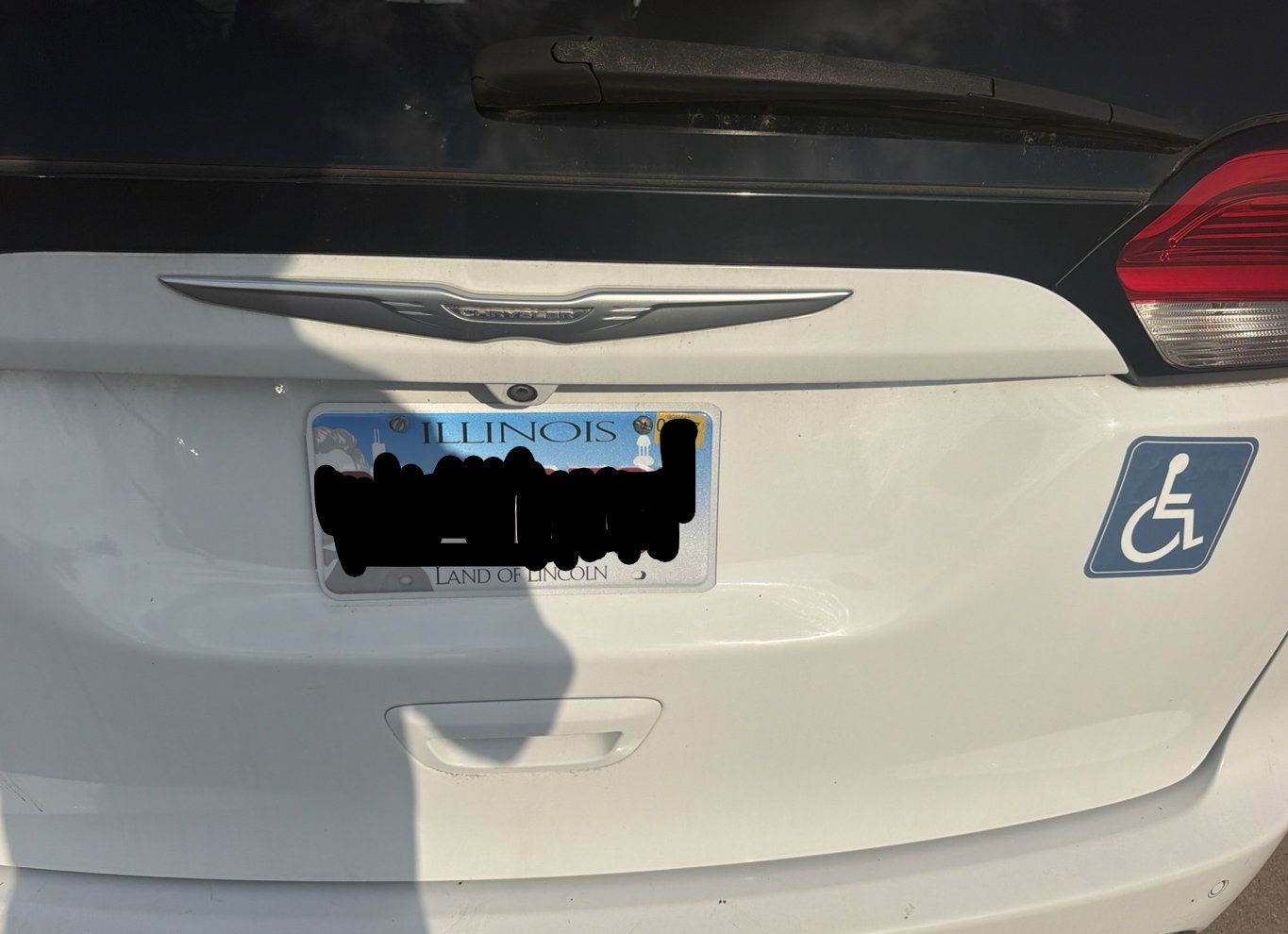 Used 2017 Chrysler Pacifica Touring-L FWD image 4