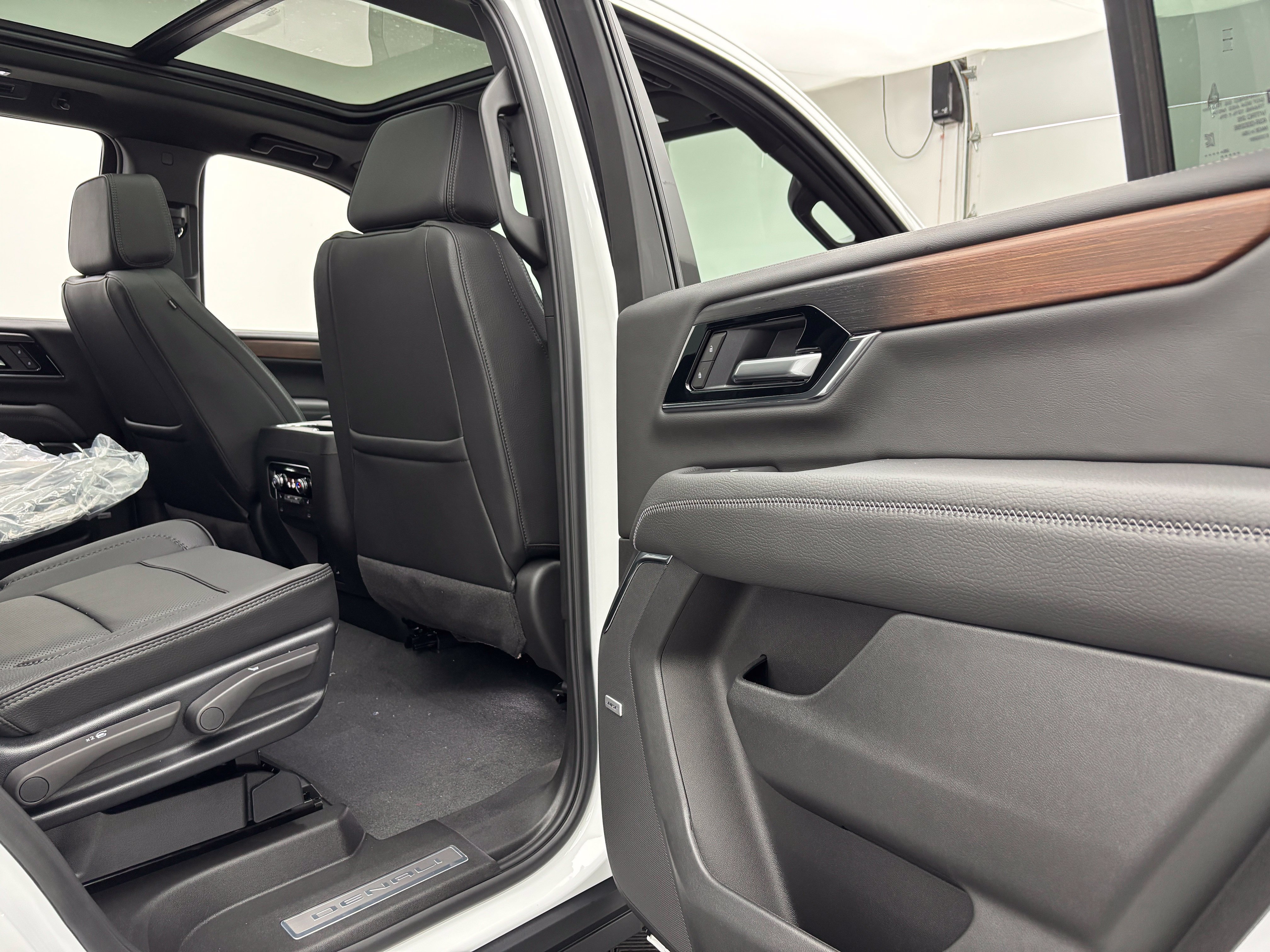 New 2026 GMC Yukon Denali w/ Sun & Power Step Package AWD/4WD image 40