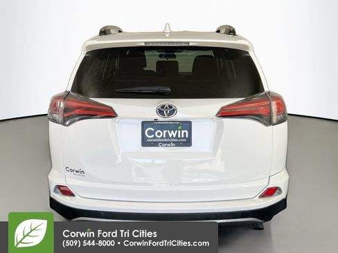 Used 2017 Toyota RAV4 XLE FWD image 13