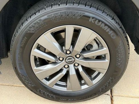 Used 2025 Nissan Pathfinder SV image 10