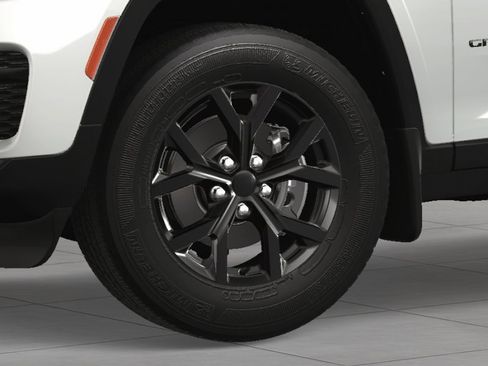 New 2025 Jeep Grand Cherokee Altitude image 11