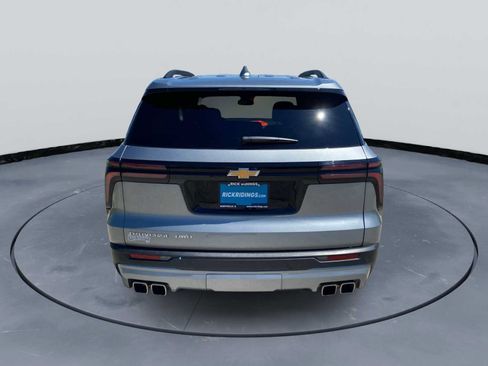 Used 2026 Chevrolet Traverse LT AWD/4WD image 4