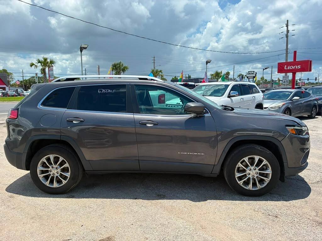 Used 2019 Jeep Cherokee Latitude Plus w/ Comfort/Convenience Group AWD/4WD image 7