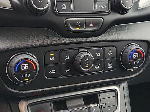 Used 2023 GMC Terrain SLT image 15