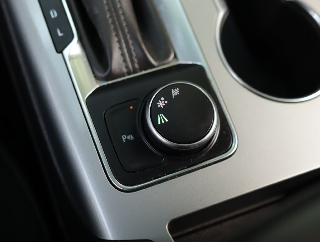 Used 2020 Chevrolet Blazer LT FWD image 17