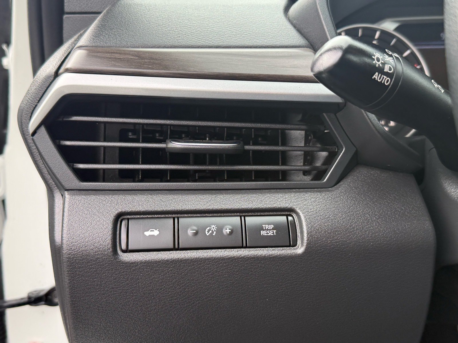 Used 2025 Nissan Altima 2.5 SV FWD image 15