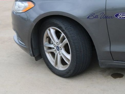 Used 2018 Ford Fusion SE w/ Fusion SE Technology Package image 9