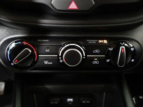 Used 2025 Kia Soul LX w/ LX Technology Package FWD image 44
