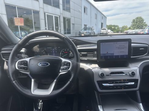 Used 2023 Ford Explorer XLT w/ Equipment Group 202A image 15