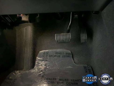 Used 2025 Volvo XC40 B5 Plus image 34