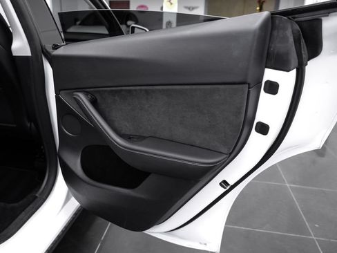 Used 2023 Tesla Model Y Long Range AWD/4WD image 41