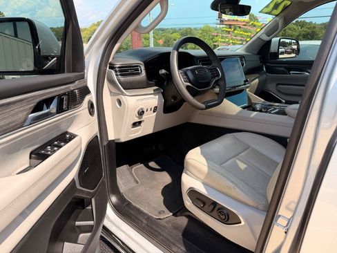 Used 2022 Jeep Wagoneer Series II w/ Premium Group I RWD image 5