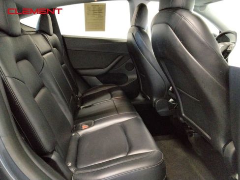 Used 2021 Tesla Model Y Long Range image 25