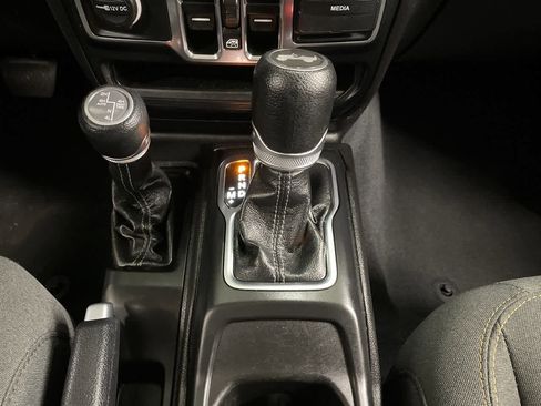 Used 2024 Jeep Wrangler Sahara image 27