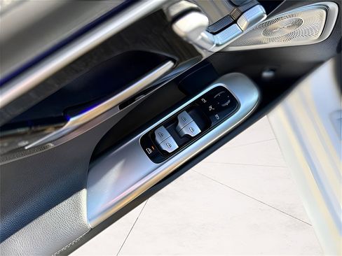 New 2025 Mercedes-Benz C 300 4MATIC Sedan image 13