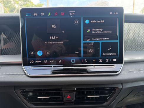 New 2026 Volkswagen Tiguan SE R-Line FWD image 17