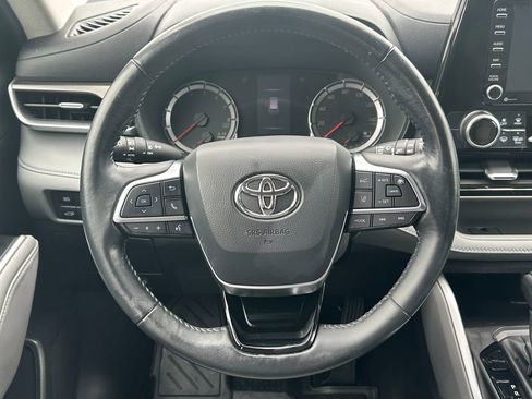 Used 2021 Toyota Highlander LE AWD/4WD image 19