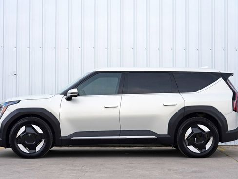 Used 2024 Kia EV9 Light Long Range image 8