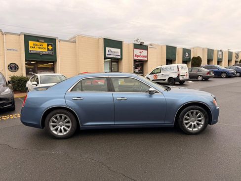 Used 2011 Chrysler 300 Limited image 9