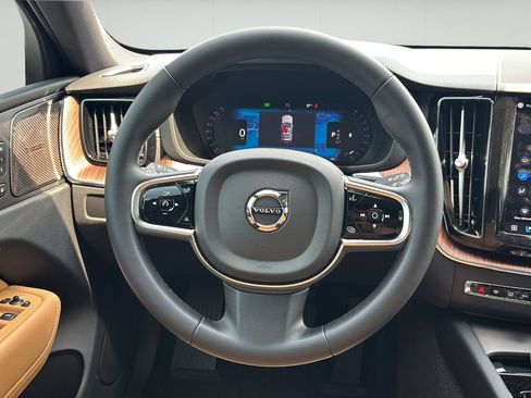 Used 2023 Volvo XC60 B5 Ultimate w/ Climate Package AWD/4WD image 21