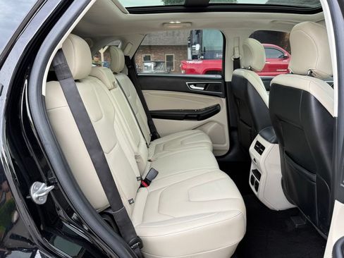 Used 2017 Ford Edge Titanium w/ Equipment Group 301A FWD image 18