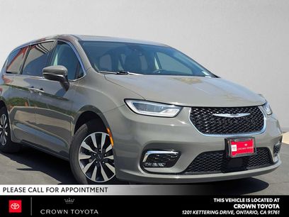 Used 2023 Chrysler Pacifica Touring-L