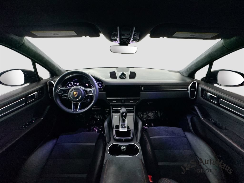 Used 2023 Porsche Cayenne GTS w/ Sport Chrono Package (8LH) AWD/4WD image 29