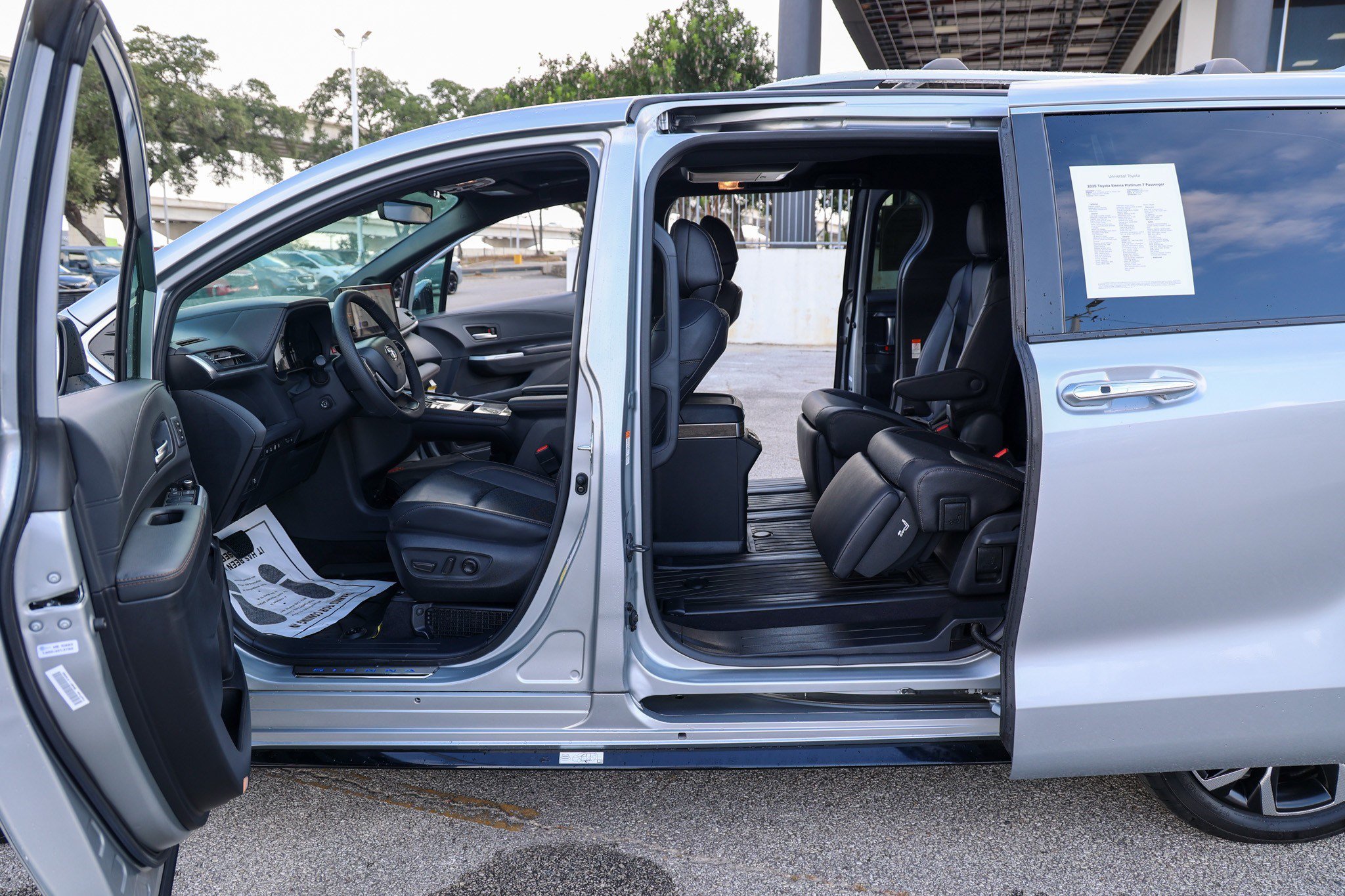 Certified 2025 Toyota Sienna Platinum FWD image 37