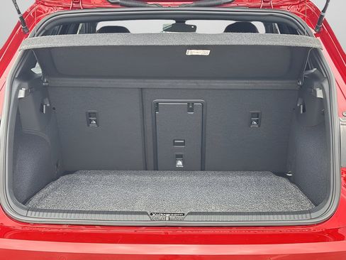 Used 2024 Volkswagen GTI SE image 8