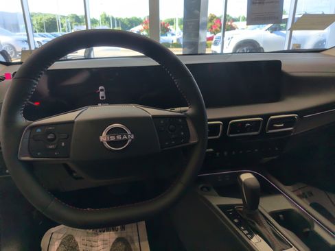 New 2026 Nissan Sentra SR w/ SR Premium Package FWD image 9