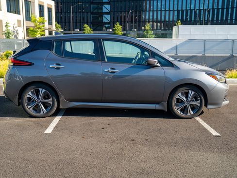 Used 2022 Nissan Leaf SV FWD image 8