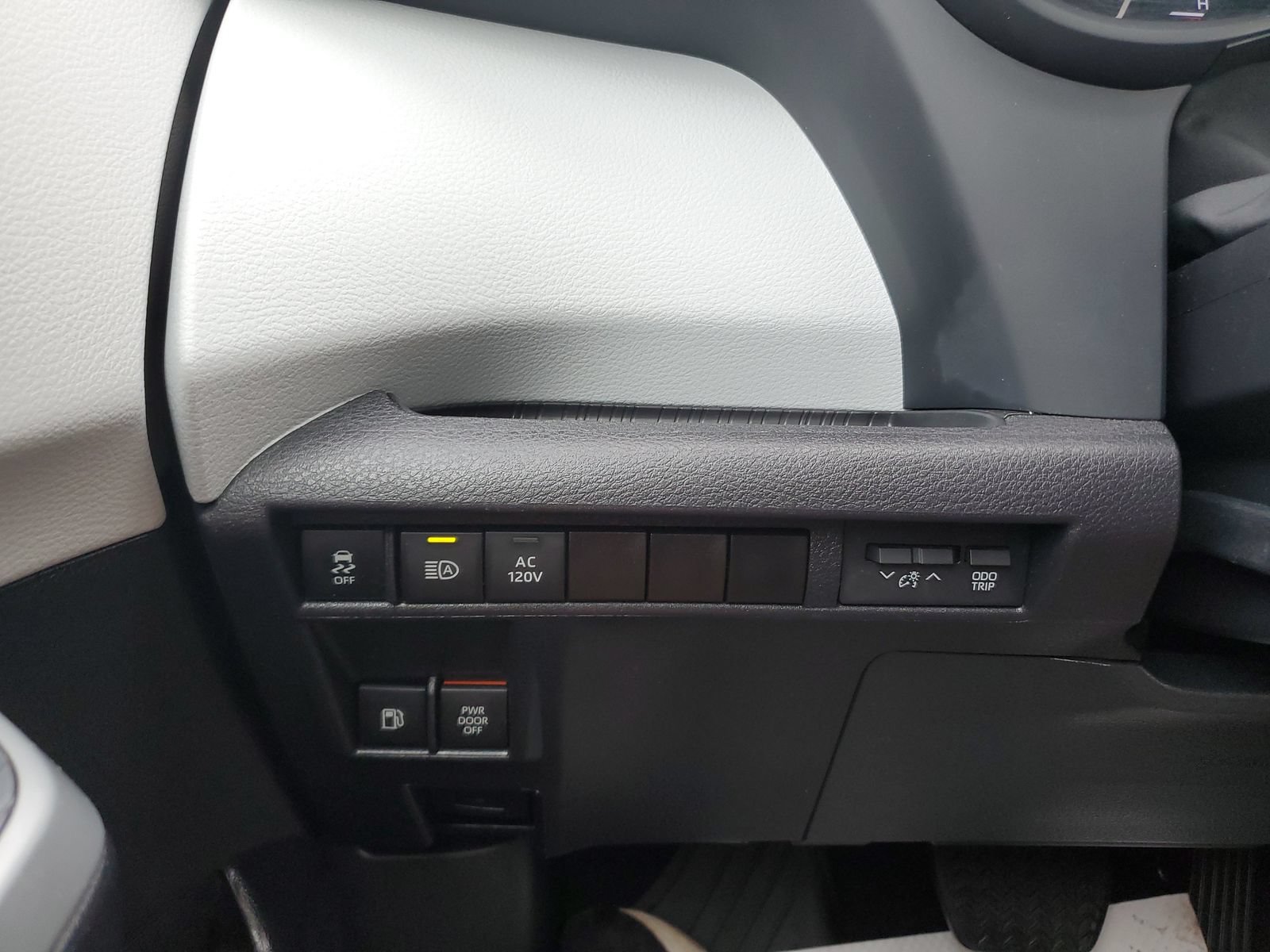 Certified 2025 Toyota Sienna XLE w/ XLE Plus Package AWD/4WD image 29