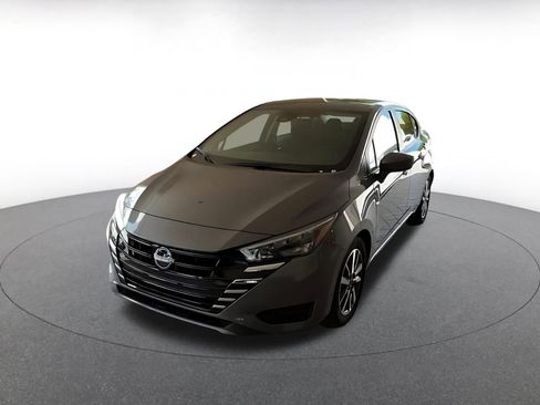 Used 2025 Nissan Versa SV image 7