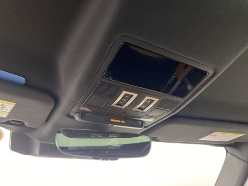 Used 2023 Land Rover Defender 90 X-Dynamic SE image 27