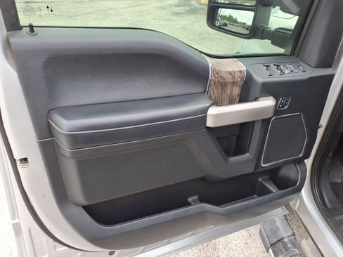 Used 2019 Ford F250 Lariat w/ Lariat Ultimate Package AWD/4WD image 12