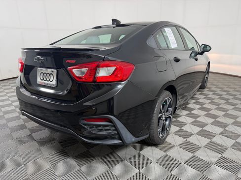 Used 2019 Chevrolet Cruze LT w/ Convenience Package FWD image 9