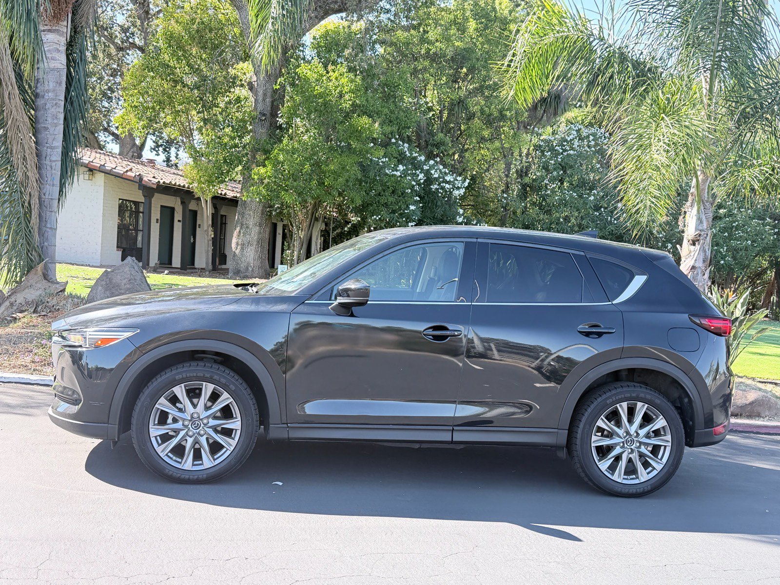 Used 2019 MAZDA CX-5 Grand Touring w/ GT Premium Package FWD image 2