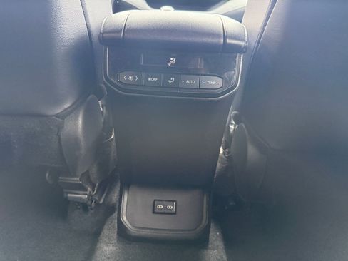 Used 2024 Toyota Highlander XSE FWD image 24