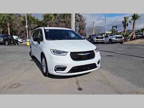 New 2026 Chrysler Pacifica Select image 37