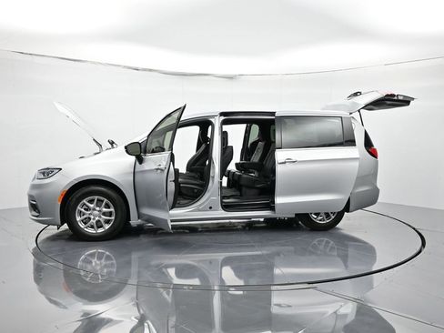 New 2026 Chrysler Pacifica Select image 29