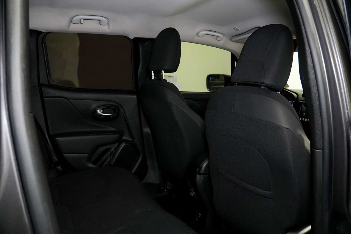 Used 2020 Jeep Renegade Altitude FWD image 16