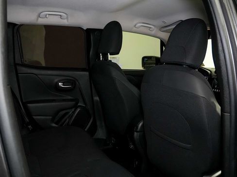 Used 2020 Jeep Renegade Altitude FWD image 16