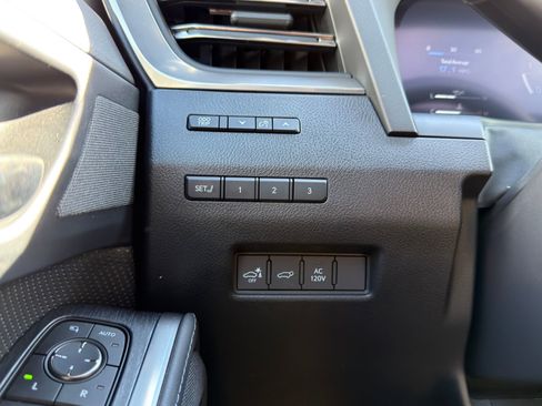 Used 2024 Lexus GX 550 image 22