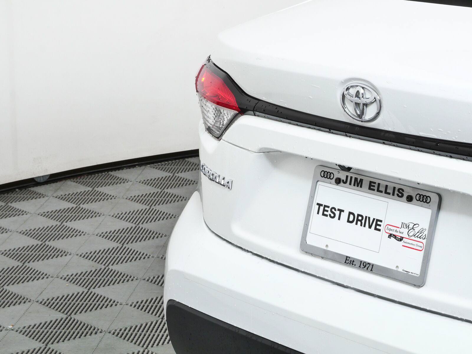 Used 2025 Toyota Corolla LE FWD image 33