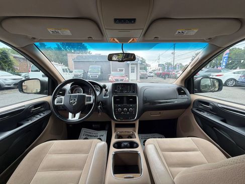 Used 2016 Dodge Grand Caravan SXT w/ UConnect Hands-Free Group FWD image 24