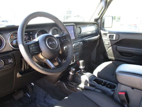 Used 2023 Jeep Wrangler Unlimited Sport w/ Sun And Sound Package AWD/4WD image 15