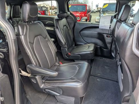 Used 2025 Chrysler Pacifica Select FWD image 40