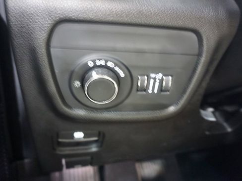 Used 2023 Jeep Grand Cherokee L Laredo image 5